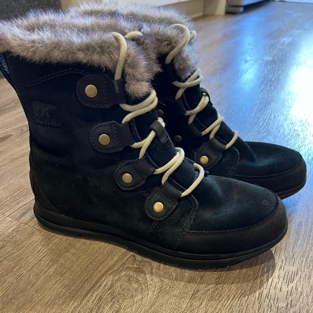 Sorel Explorer Joan Cozy Waterproof/Lining Boots Size 8.5 for Women